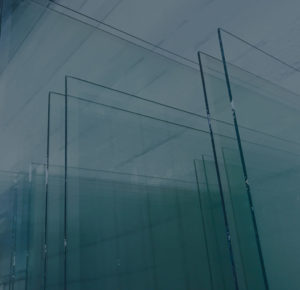 A group of glass panels sitting in the middle of a room.